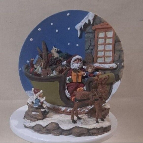 90s Vintage Revival "A Christmas Remembered Vintage" 1997 Santa Elves Figurine - Picture 8 of 8